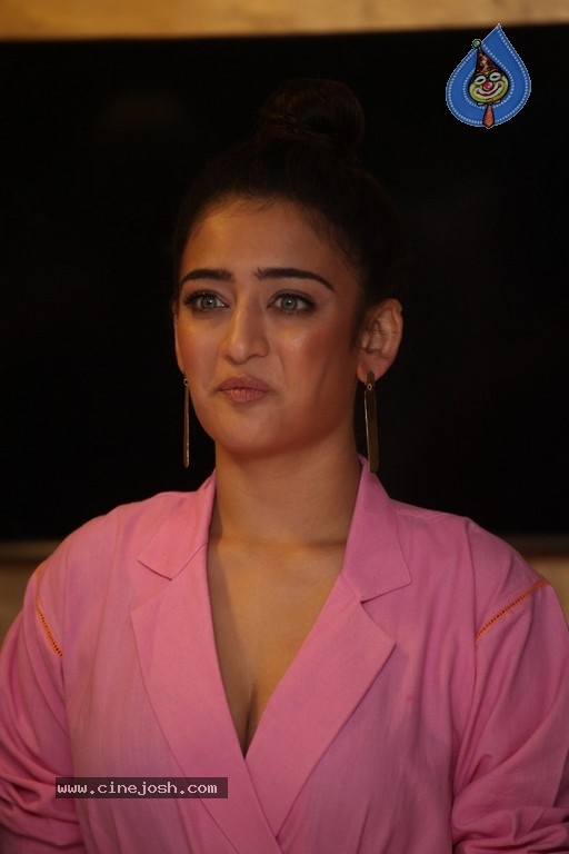 Akshara Haasan Gallery - 8 / 18 photos