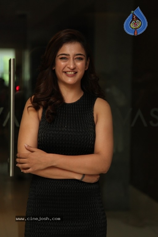 Akshara Haasan Photos - 4 / 21 photos