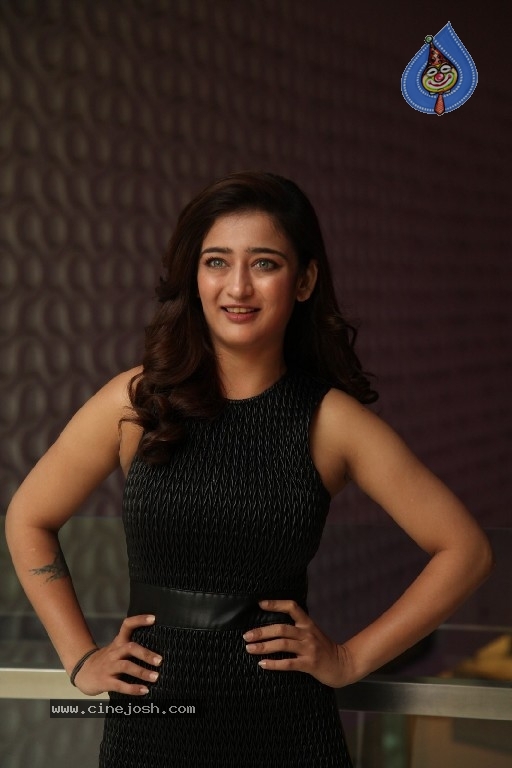 Akshara Haasan Photos - 5 / 21 photos