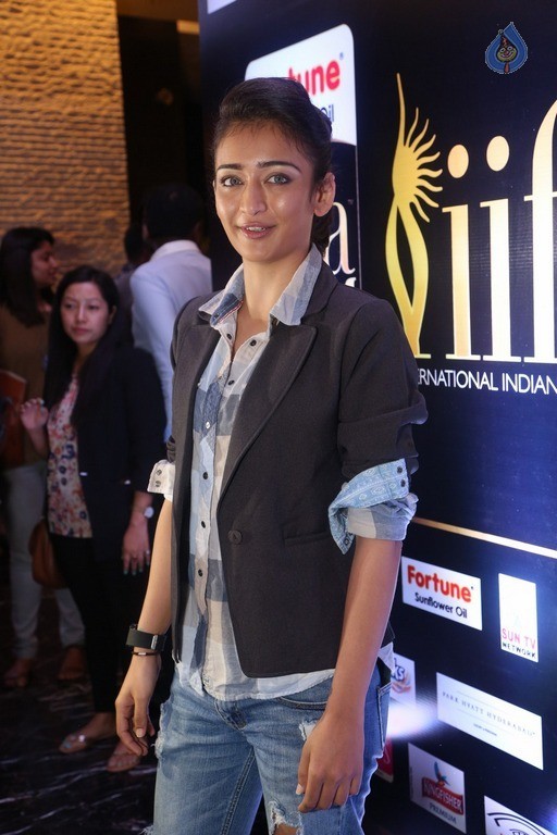 Akshara Haasan Photos - 24 / 30 photos