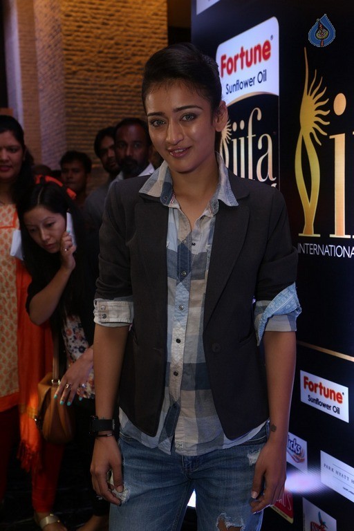 Akshara Haasan Photos - 25 / 30 photos