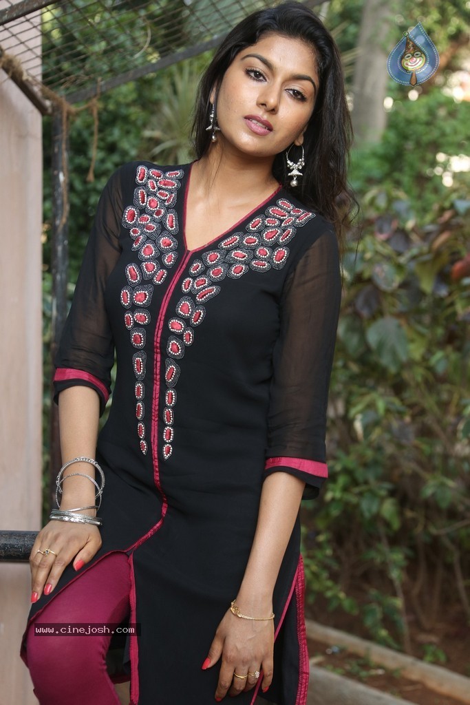 Akshitha Gallery - 25 / 53 photos