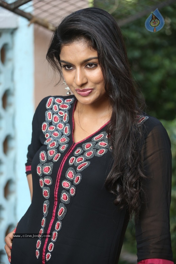 Akshitha Gallery - 28 / 53 photos