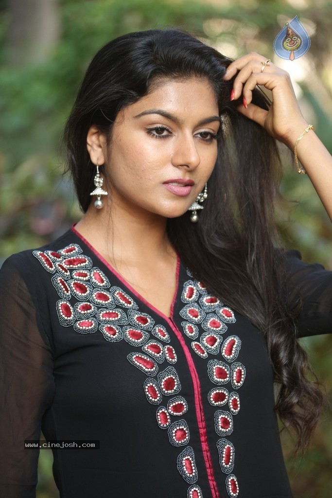 Akshitha Gallery - 36 / 53 photos