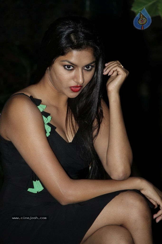 Akshida Hot Photos - 35 / 82 photos