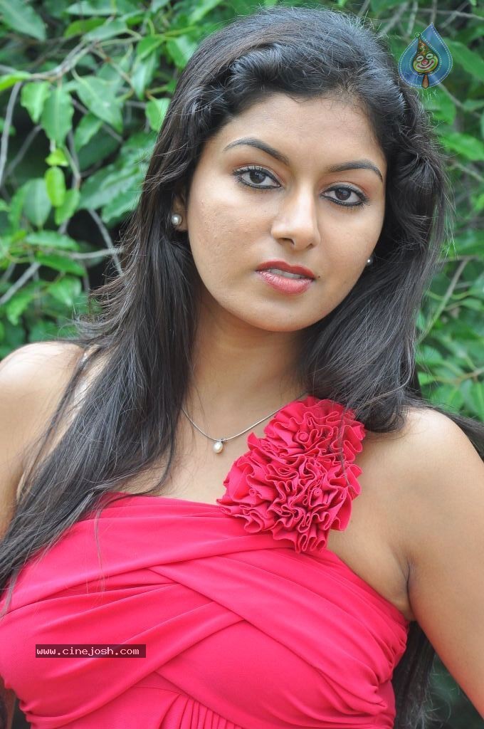 Akshitha Stills - 25 / 98 photos