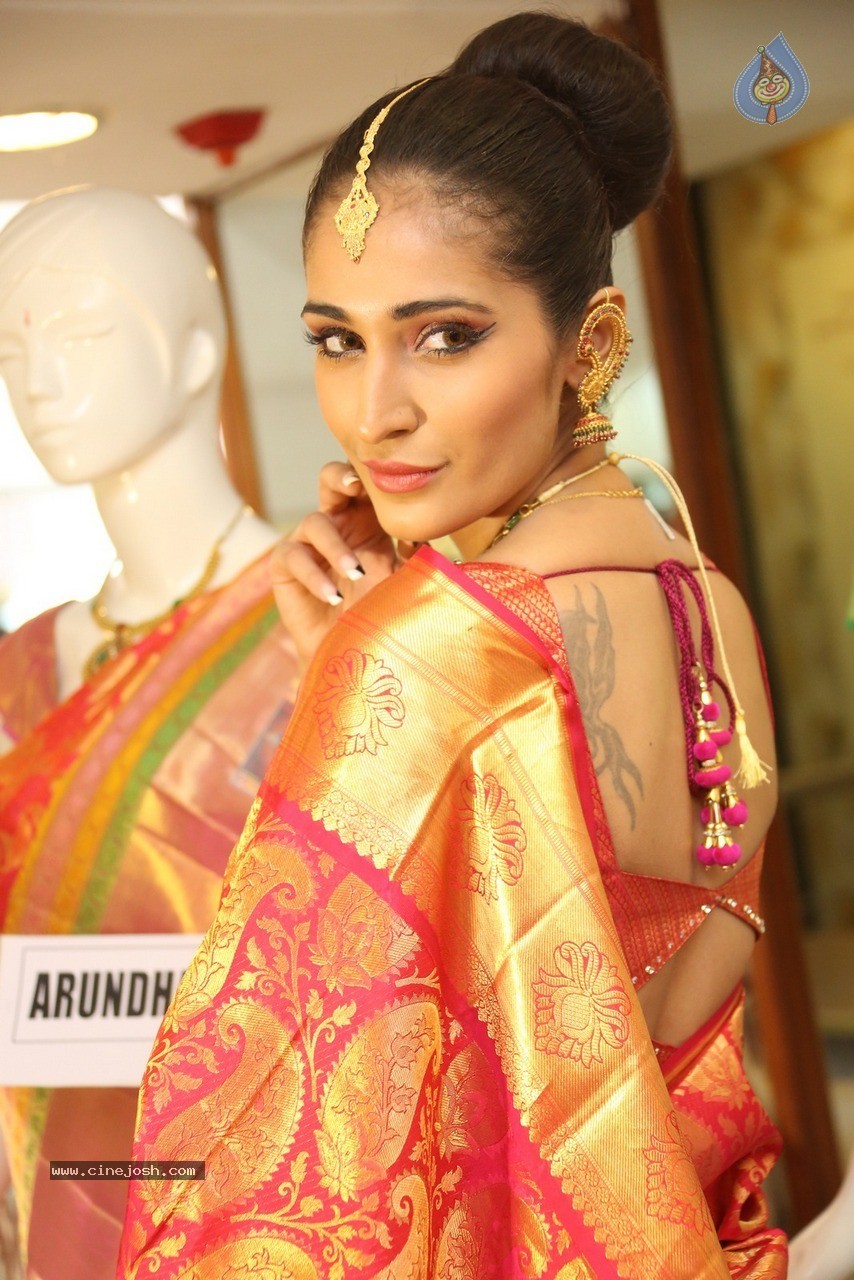 Alankrita Sahai Stills - 54 / 57 photos