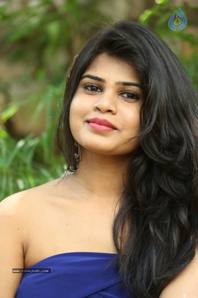 Alekhya New Pics - 29 / 118 photos