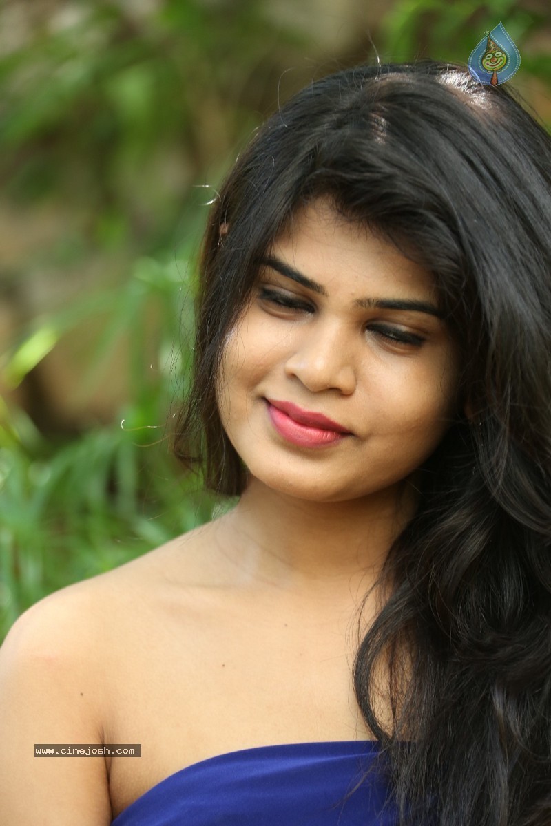 Alekhya New Pics - 43 / 118 photos