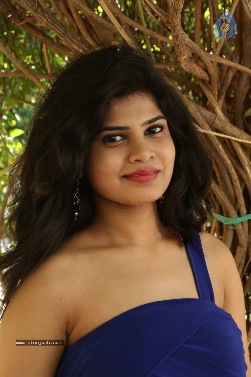 Alekhya New Pics - 92 / 118 photos