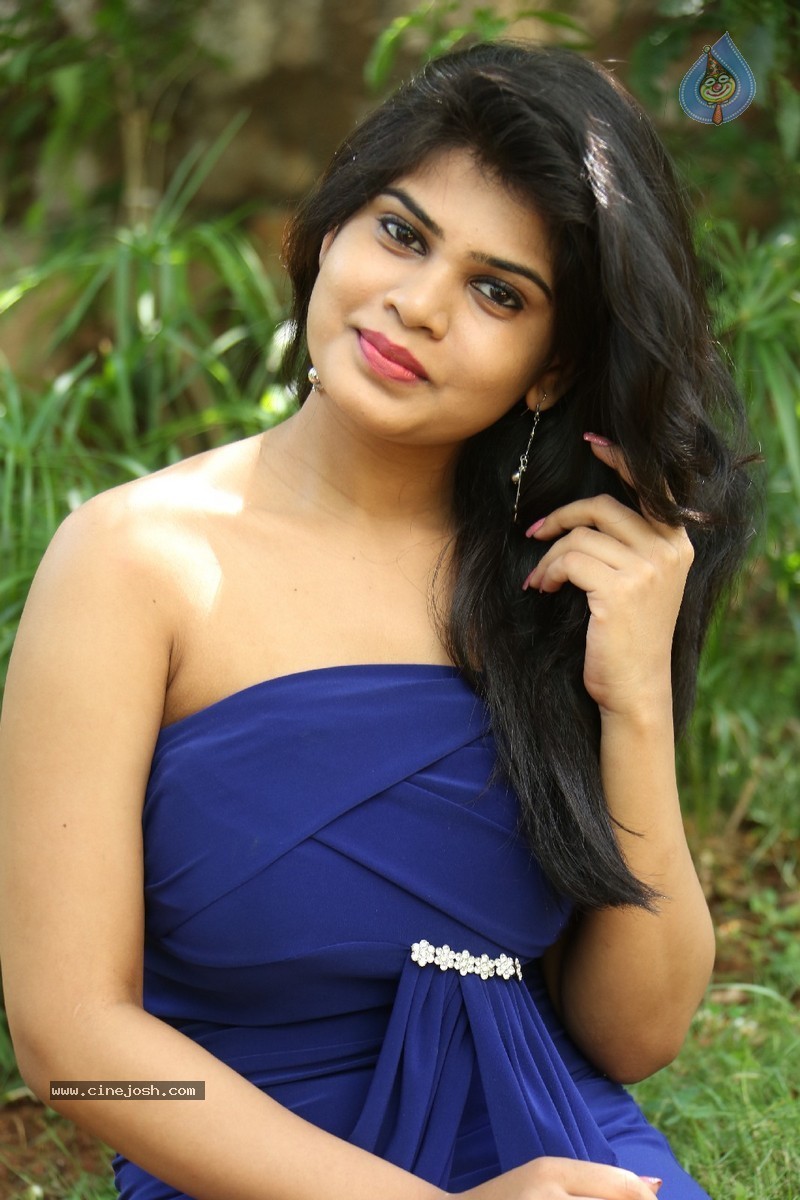 Alekhya New Pics - 100 / 118 photos