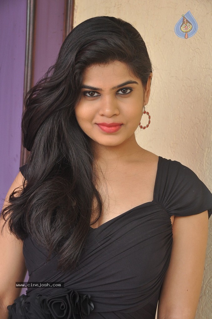 Alekhya New Pics - 32 / 88 photos