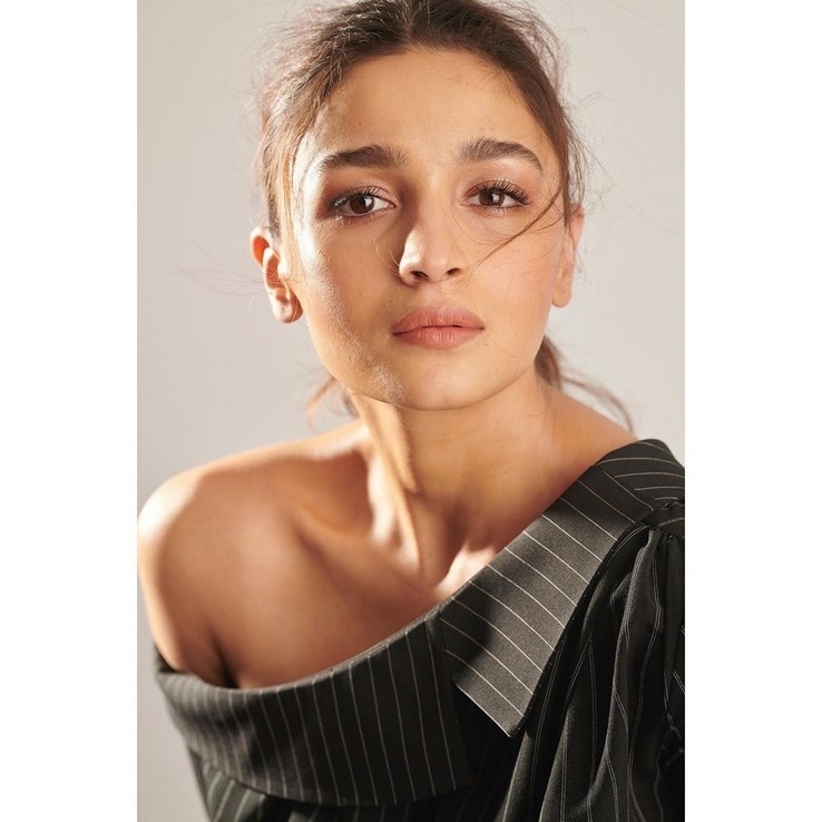 Alia Bhatt Stills - 9 / 20 photos