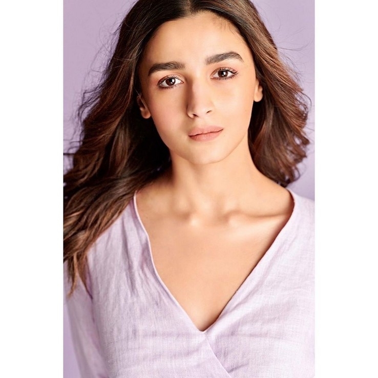 Alia Bhatt Stills - 12 / 20 photos