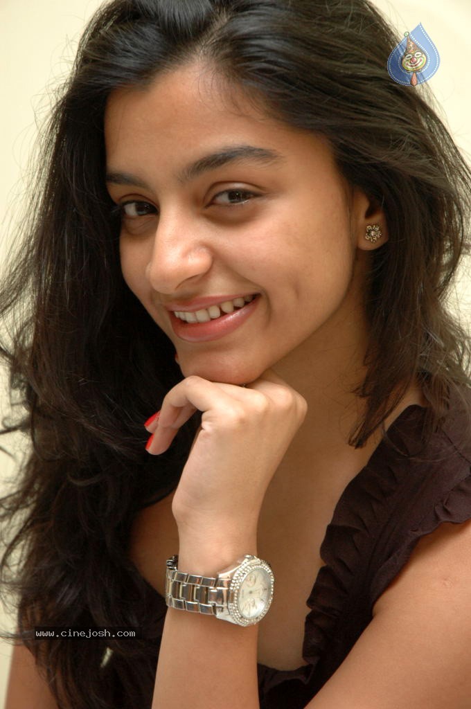 Alisha Hot Stills - 1 / 45 photos