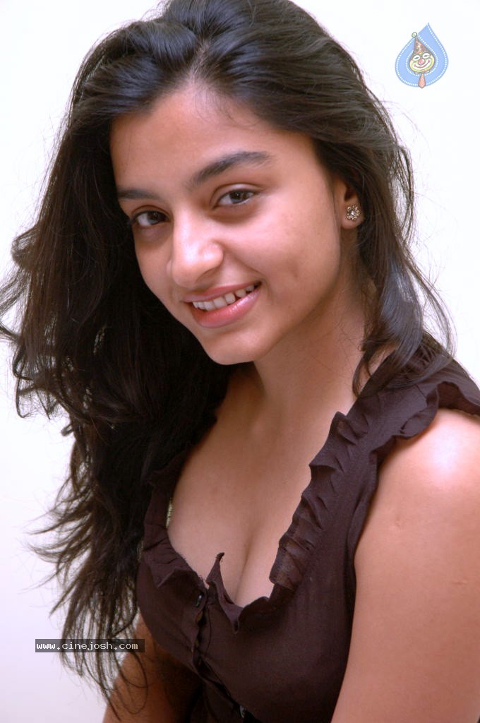 Alisha Hot Stills - 31 / 45 photos