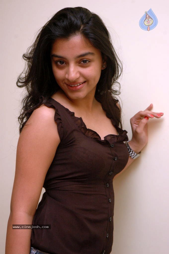 Alisha Hot Stills - 33 / 45 photos