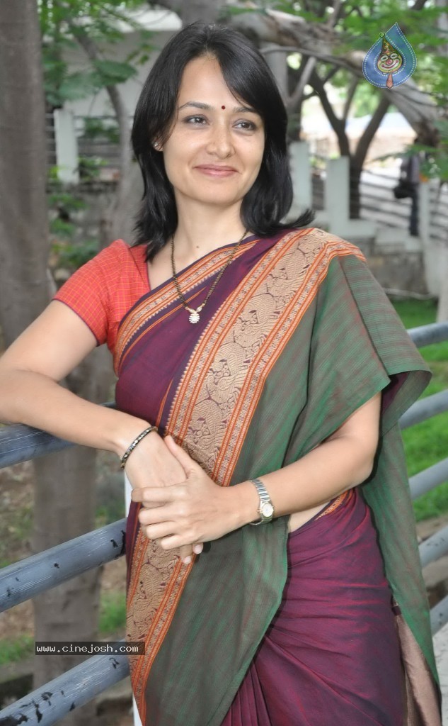 Amala Akkineni Stills - 48 / 64 photos