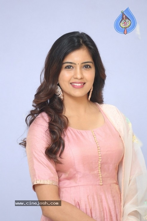 Amritha Aiyer Stills - 20 / 21 photos