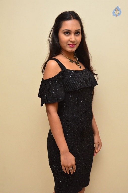 Amulya Photos - 14 / 19 photos