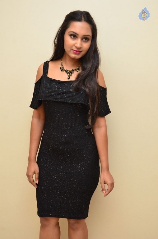 Amulya Photos - 15 / 19 photos