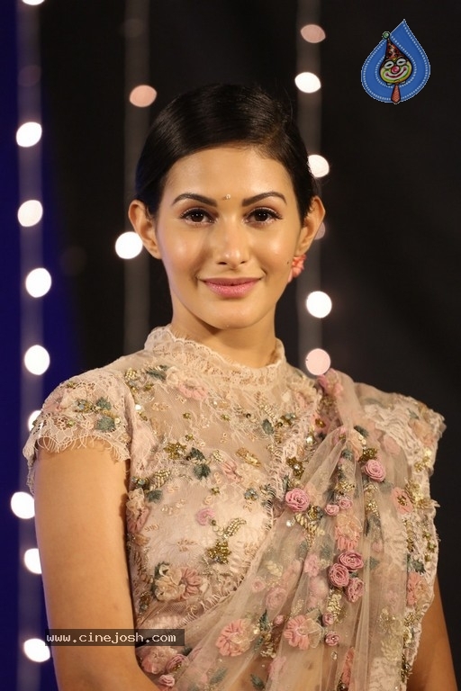 Amyra Dastur Photos - 14 / 42 photos