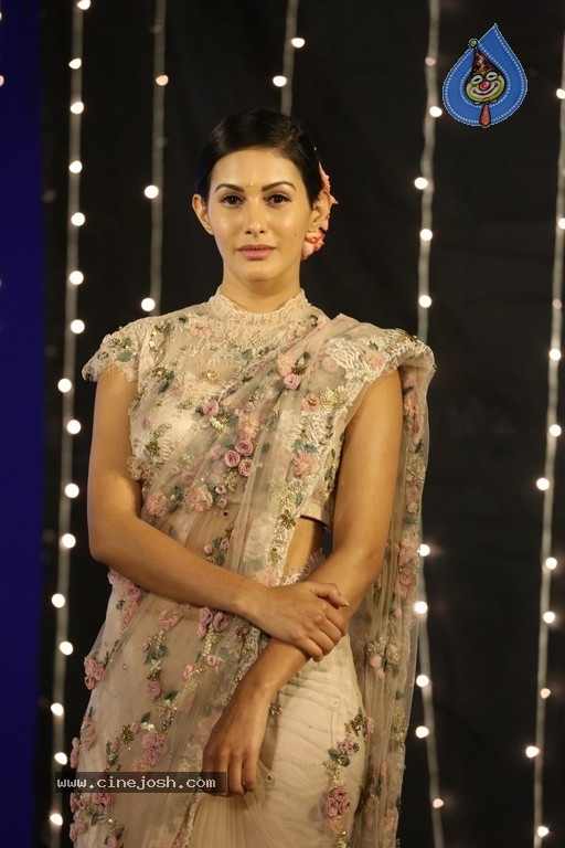 Amyra Dastur Photos - 19 / 42 photos