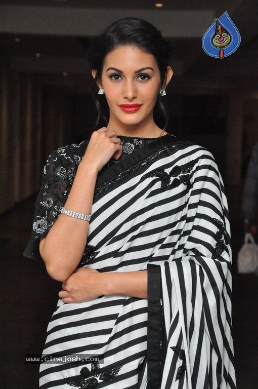 Amyra Dastur Photos - 24 / 53 photos