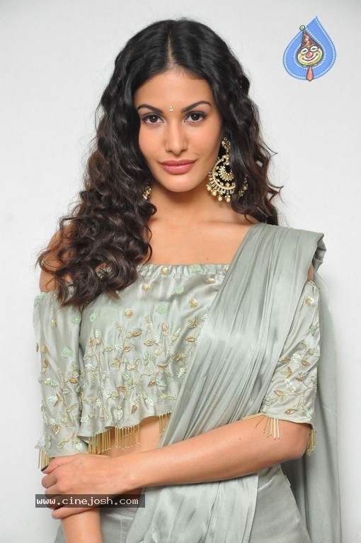 Amyra Dastur Photos - 32 / 53 photos