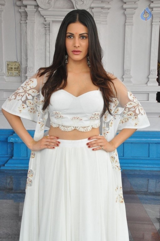 Amyra Dastur Pics - 9 / 28 photos