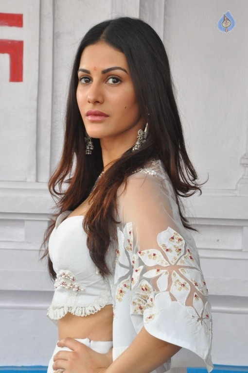 Amyra Dastur Pics - 14 / 28 photos