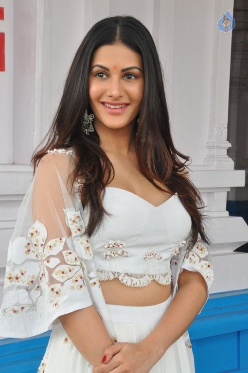 Amyra Dastur Pics - 24 / 28 photos