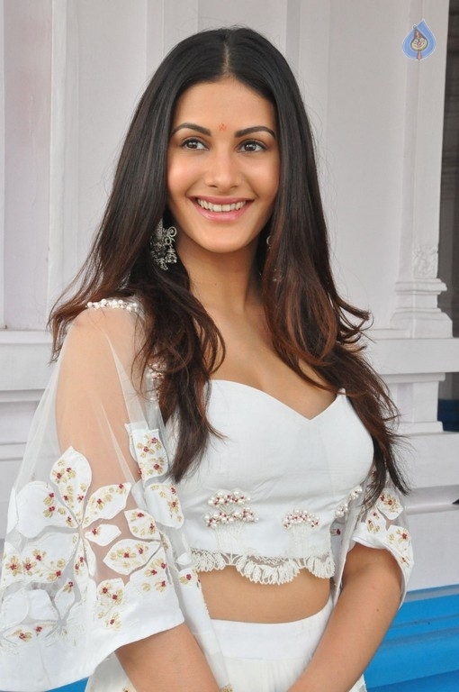 Amyra Dastur Pics - 26 / 28 photos