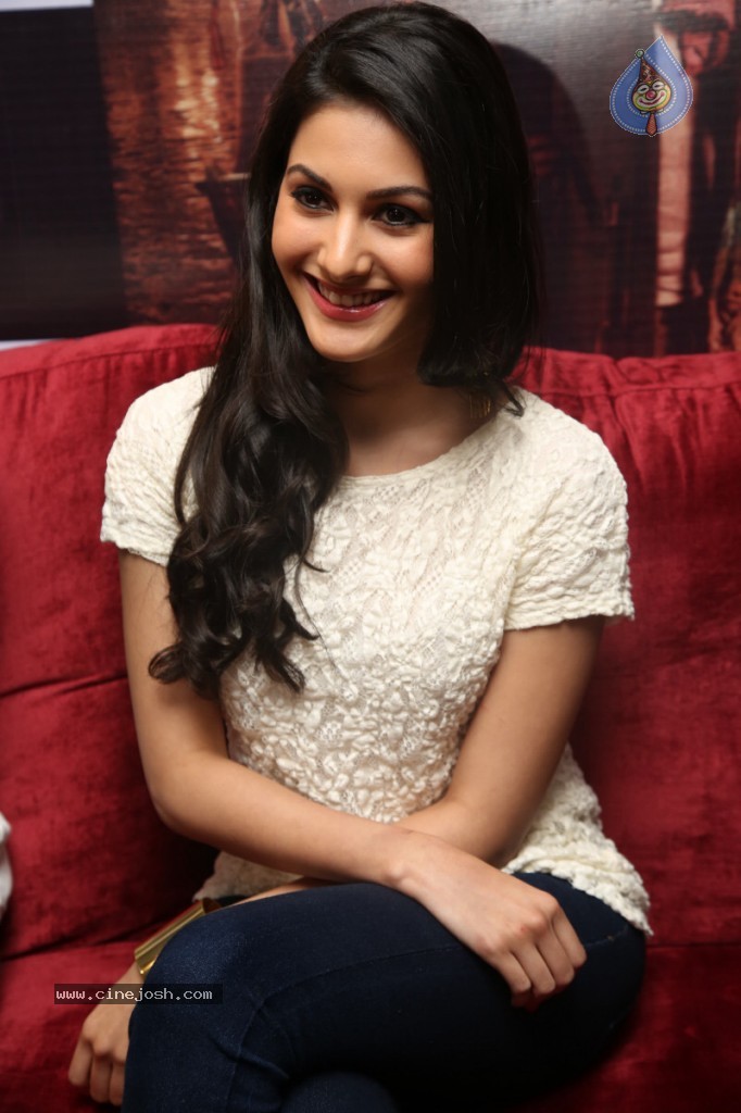 Amyra Dastur Stills - 6 / 47 photos