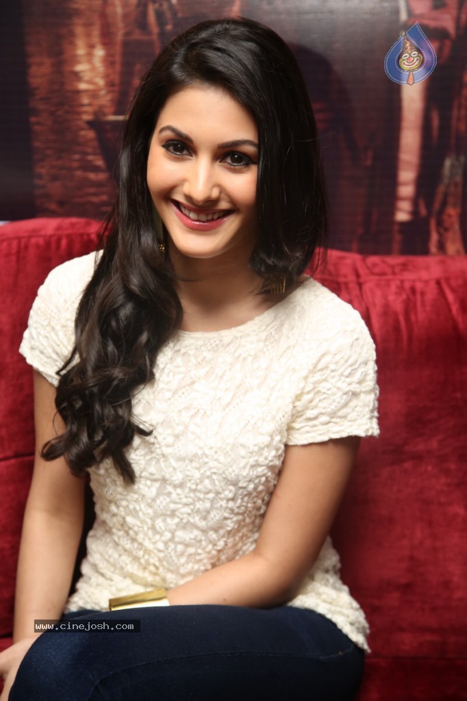 Amyra Dastur Stills - 24 / 47 photos