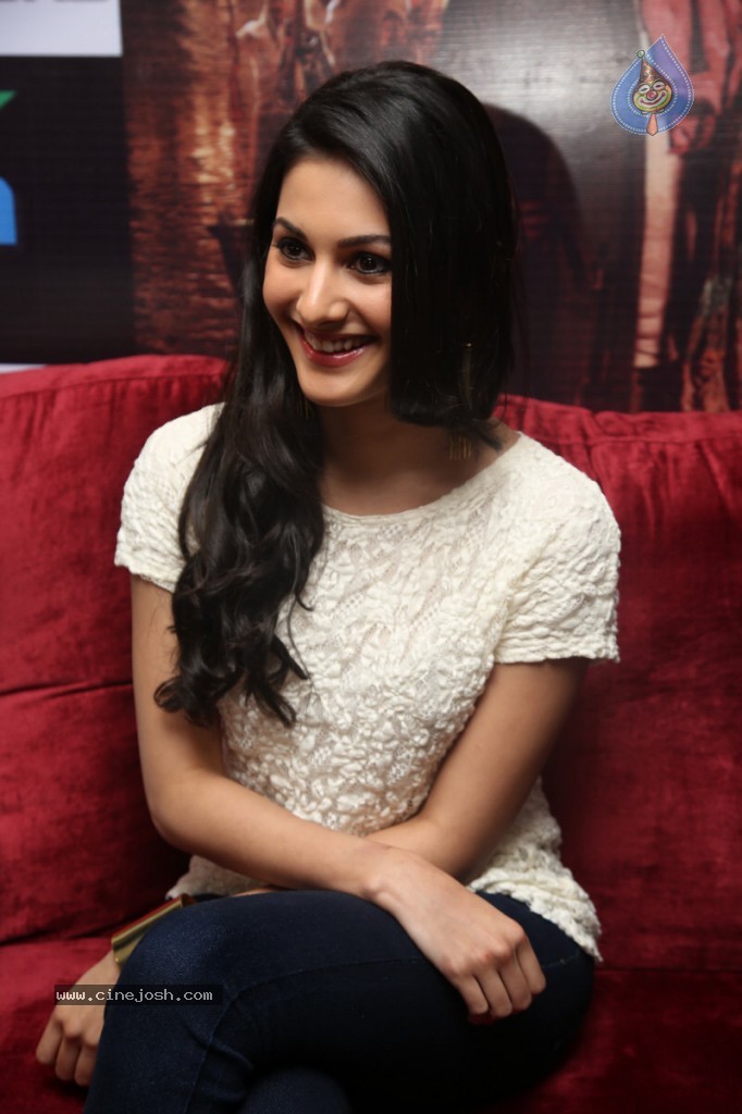 Amyra Dastur Stills - 34 / 47 photos