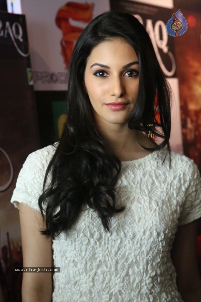 Amyra Dastur Stills - 38 / 47 photos