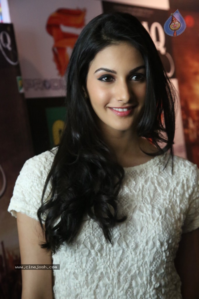 Amyra Dastur Stills - 42 / 47 photos