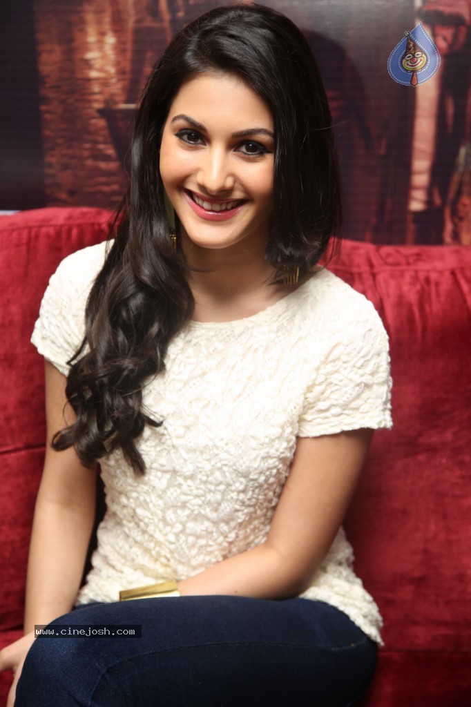 Amyra Dastur Stills - 44 / 47 photos