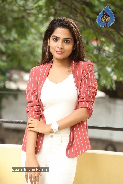 Anagha Stills - 4 / 21 photos