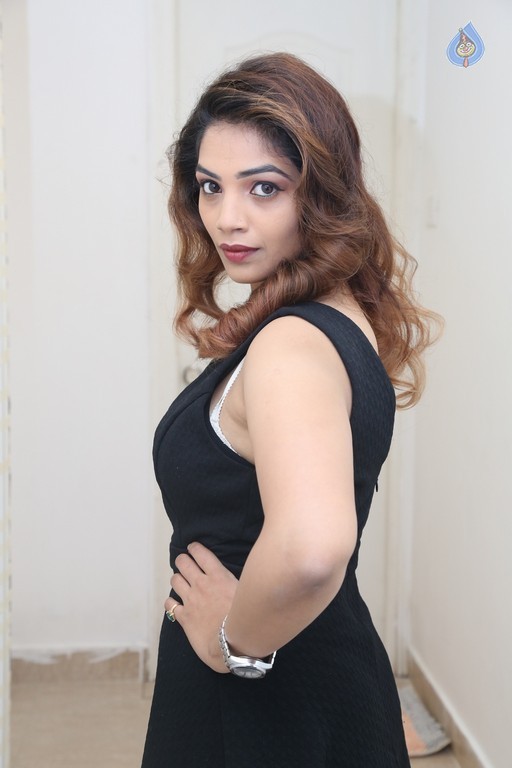 Anamika New Photos - 16 / 21 photos