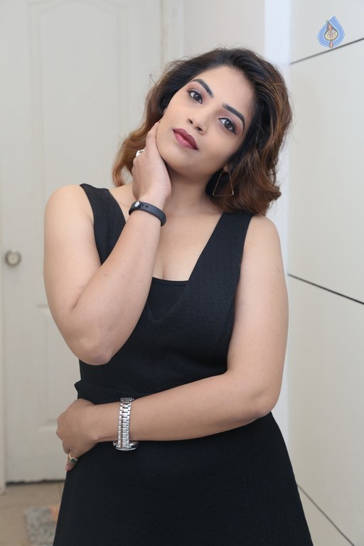 Anamika New Photos - 20 / 21 photos