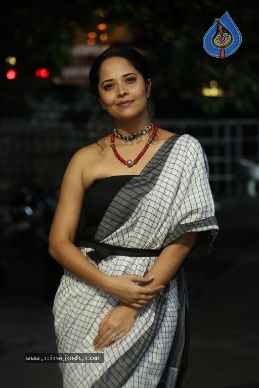 Anasuya Bharadwaj Gallery - 12 / 18 photos