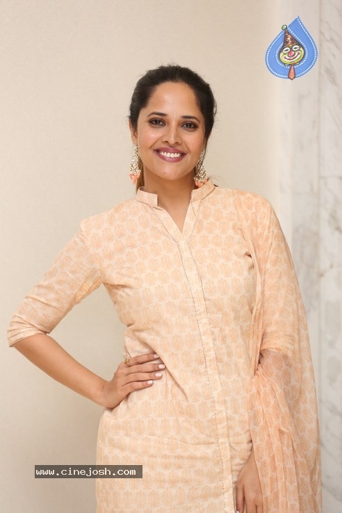 Anasuya Bharadwaj Photos - 5 / 13 photos