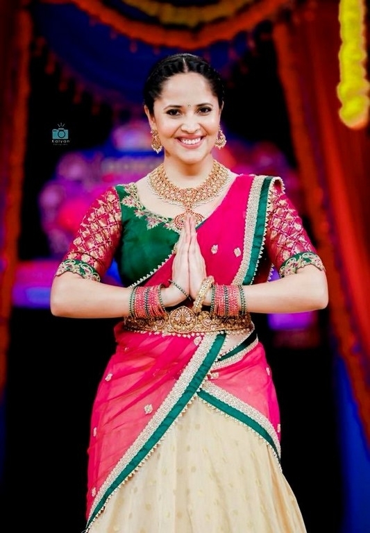 Anasuya Bharadwaj Pics - 2 / 14 photos