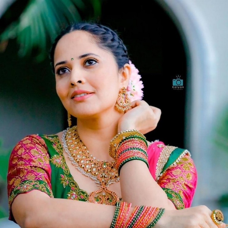 Anasuya Bharadwaj Pics - 8 / 14 photos