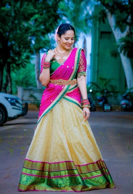 Anasuya Bharadwaj Pics - 13 / 14 photos