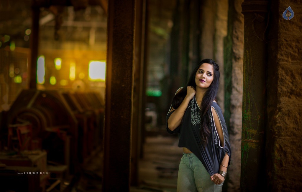 Anasuya Latest Photoshoot - 12 / 15 photos