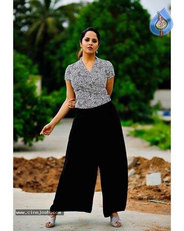 Anasuya Photos - 4 / 6 photos