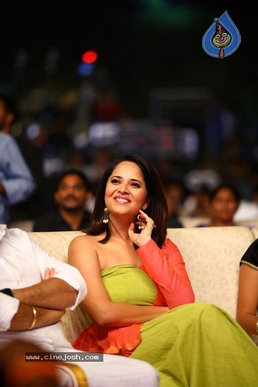 Anasuya Pics - 10 / 16 photos